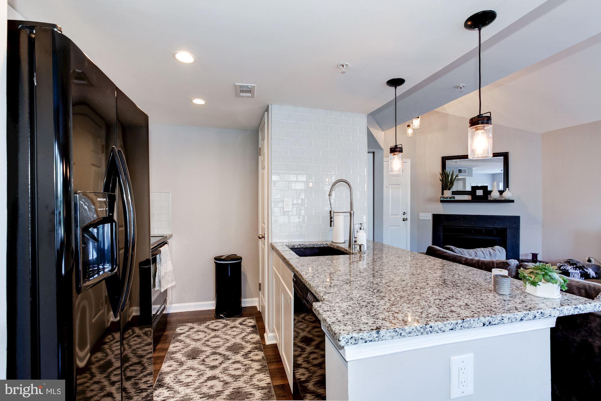 VISTAS AT LAUREL LAKES - Residential Lease