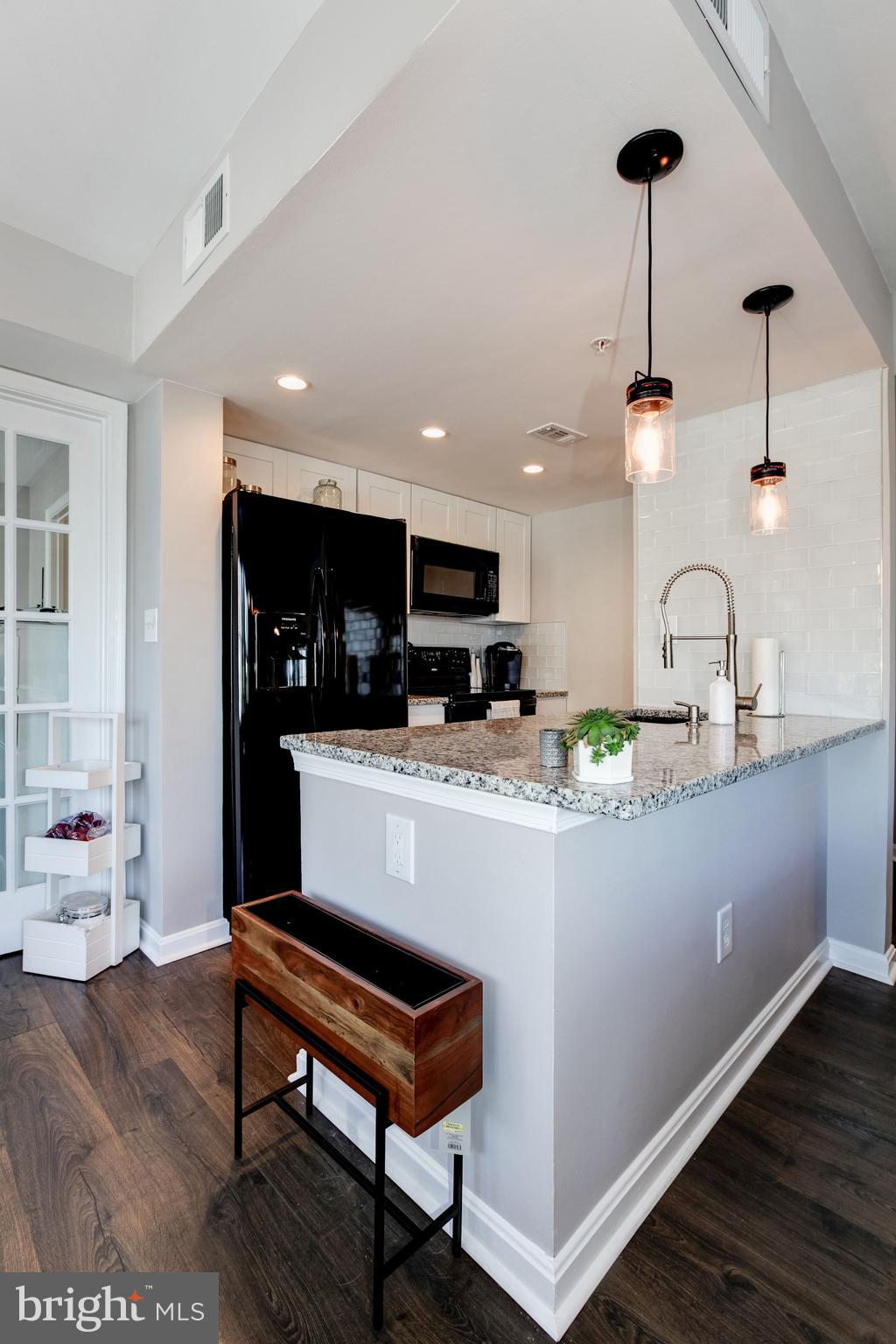 VISTAS AT LAUREL LAKES - Residential Lease