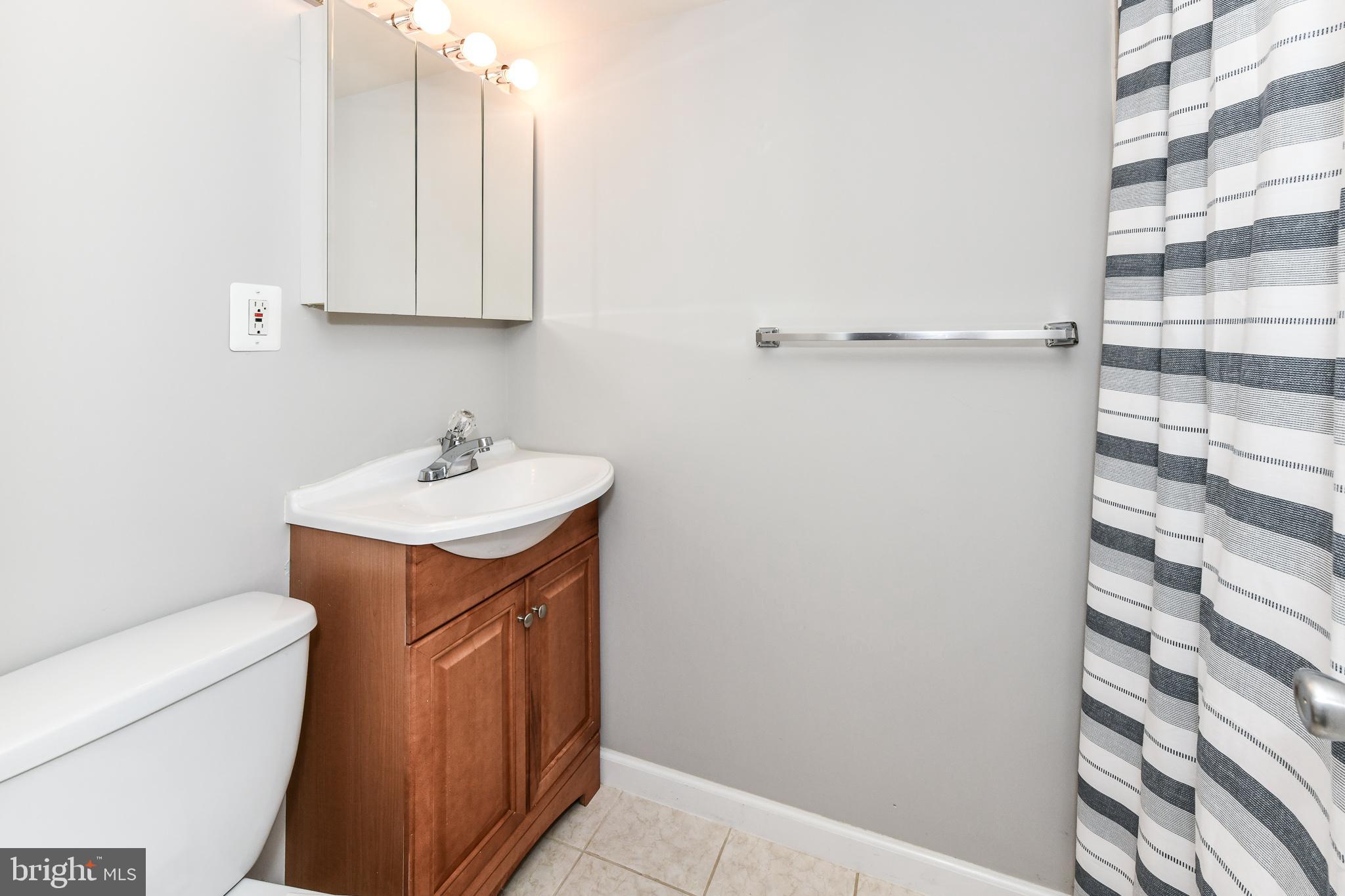 BROYHILL PARK - Residential Lease