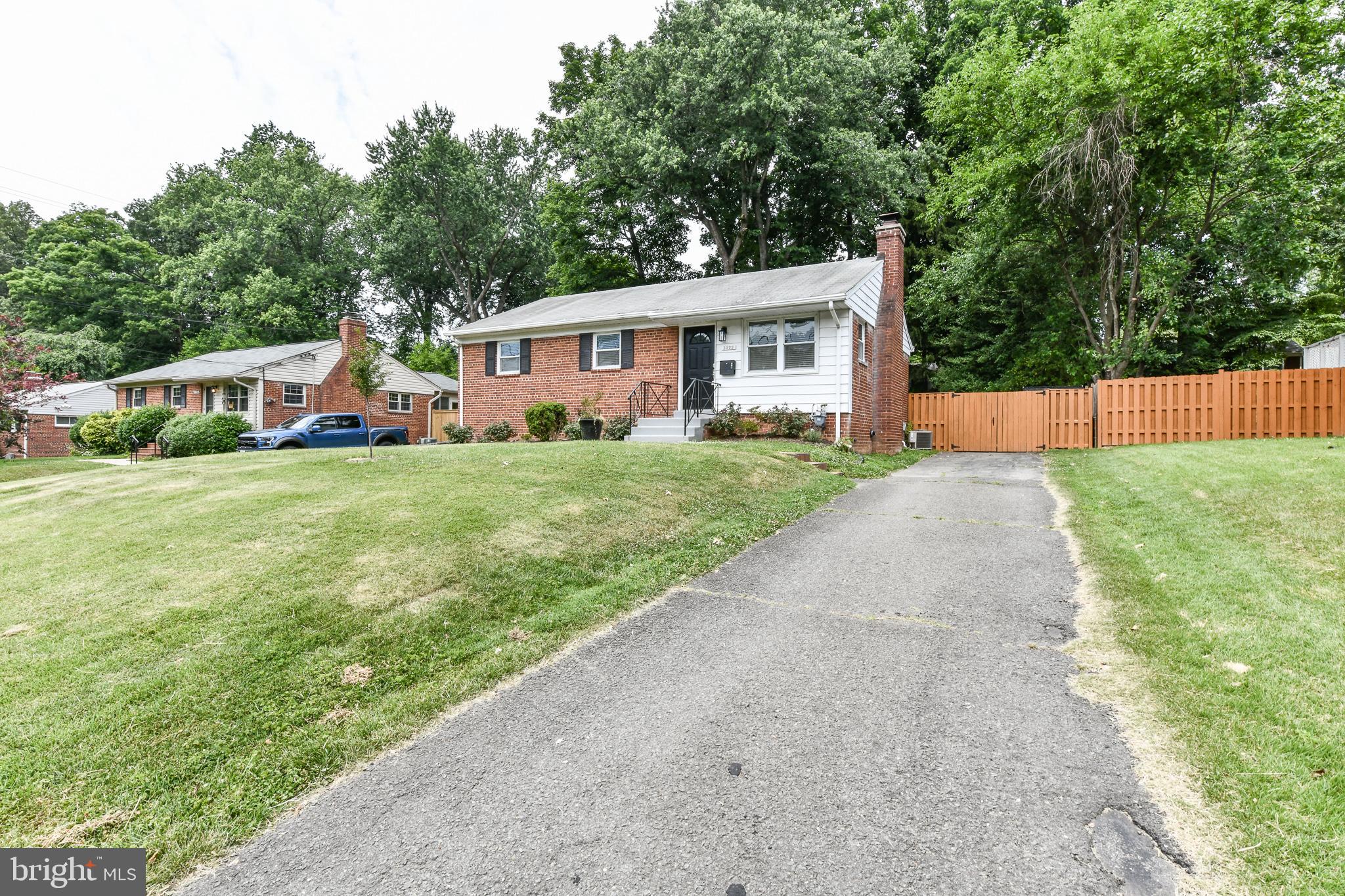 BROYHILL PARK - Residential Lease