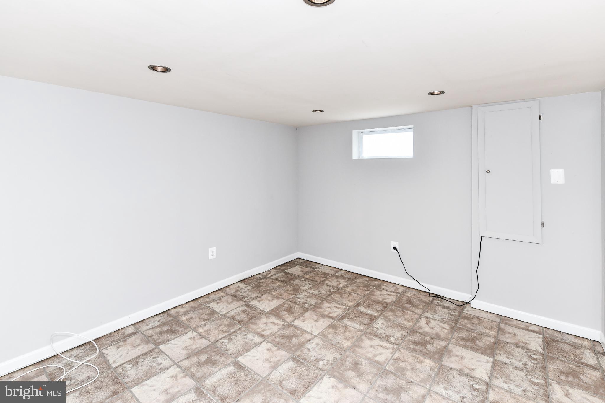 BROYHILL PARK - Residential Lease