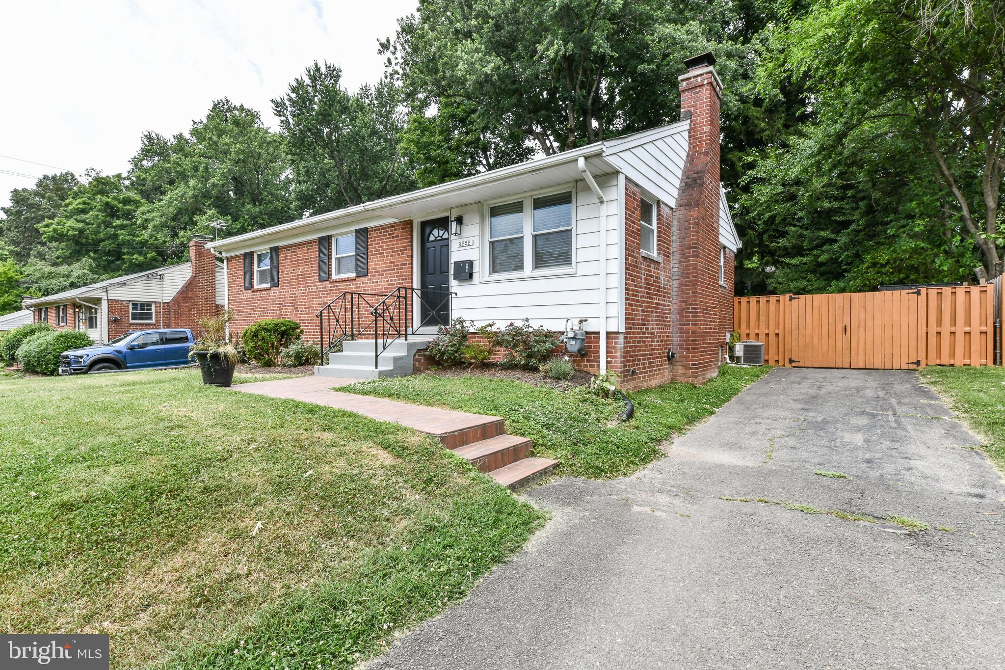 BROYHILL PARK - Residential Lease