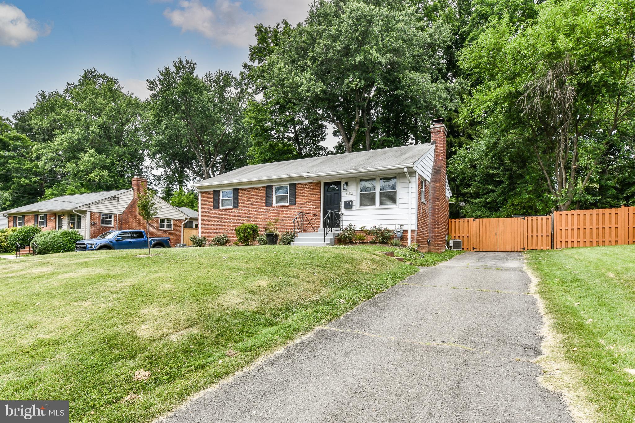 BROYHILL PARK - Residential Lease