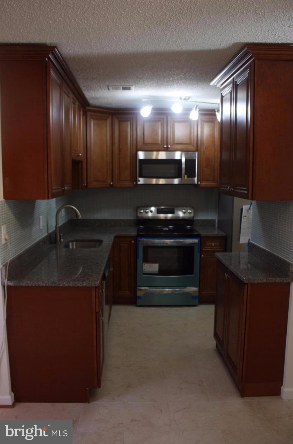 RESTON - Residential Lease