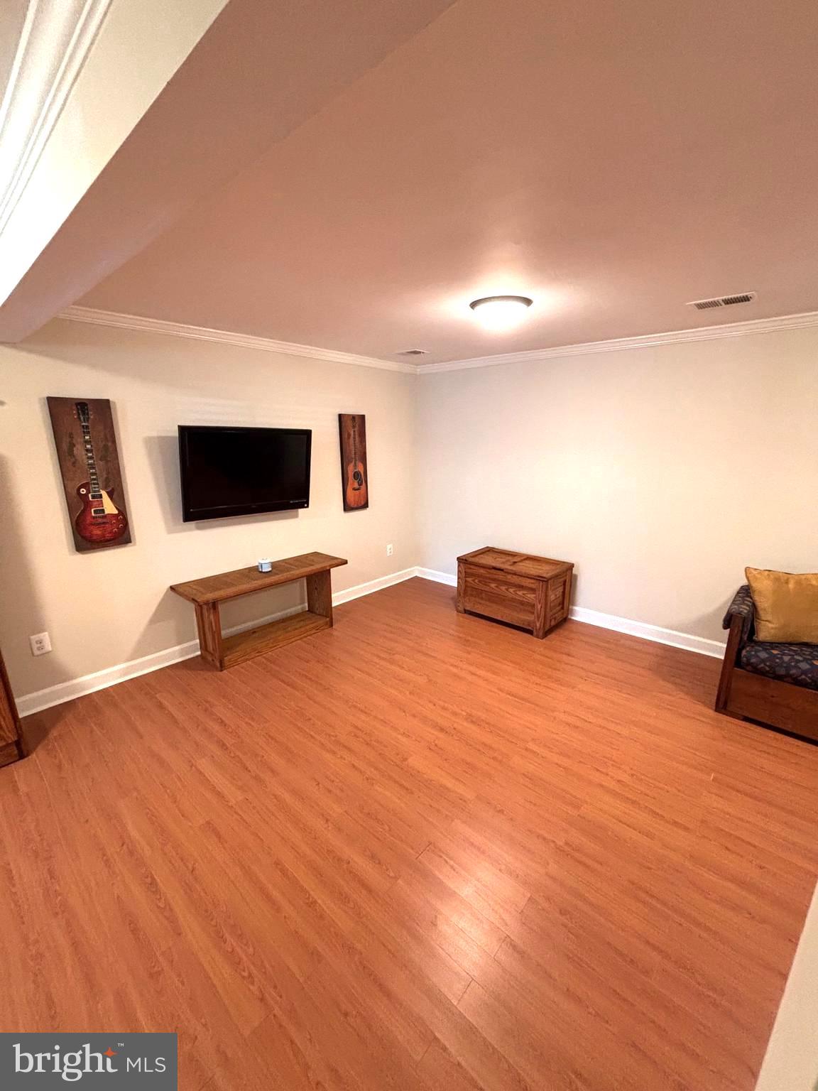 SMALL CROSSINGS - Residential