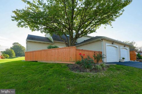 Townhouse For Sale - 107 Treetops Drive<br/> LANCASTER, PA 17601