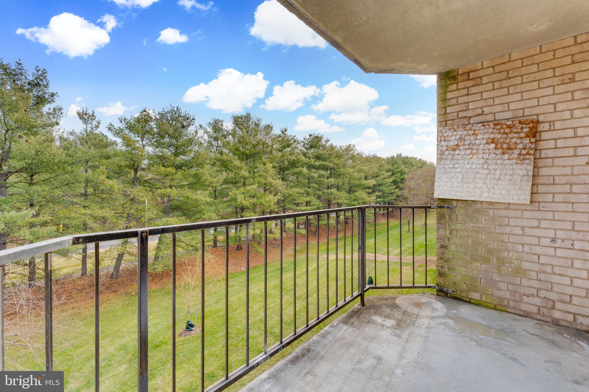 HUNTING RIDGE CONDOMINIUM - Residential Lease