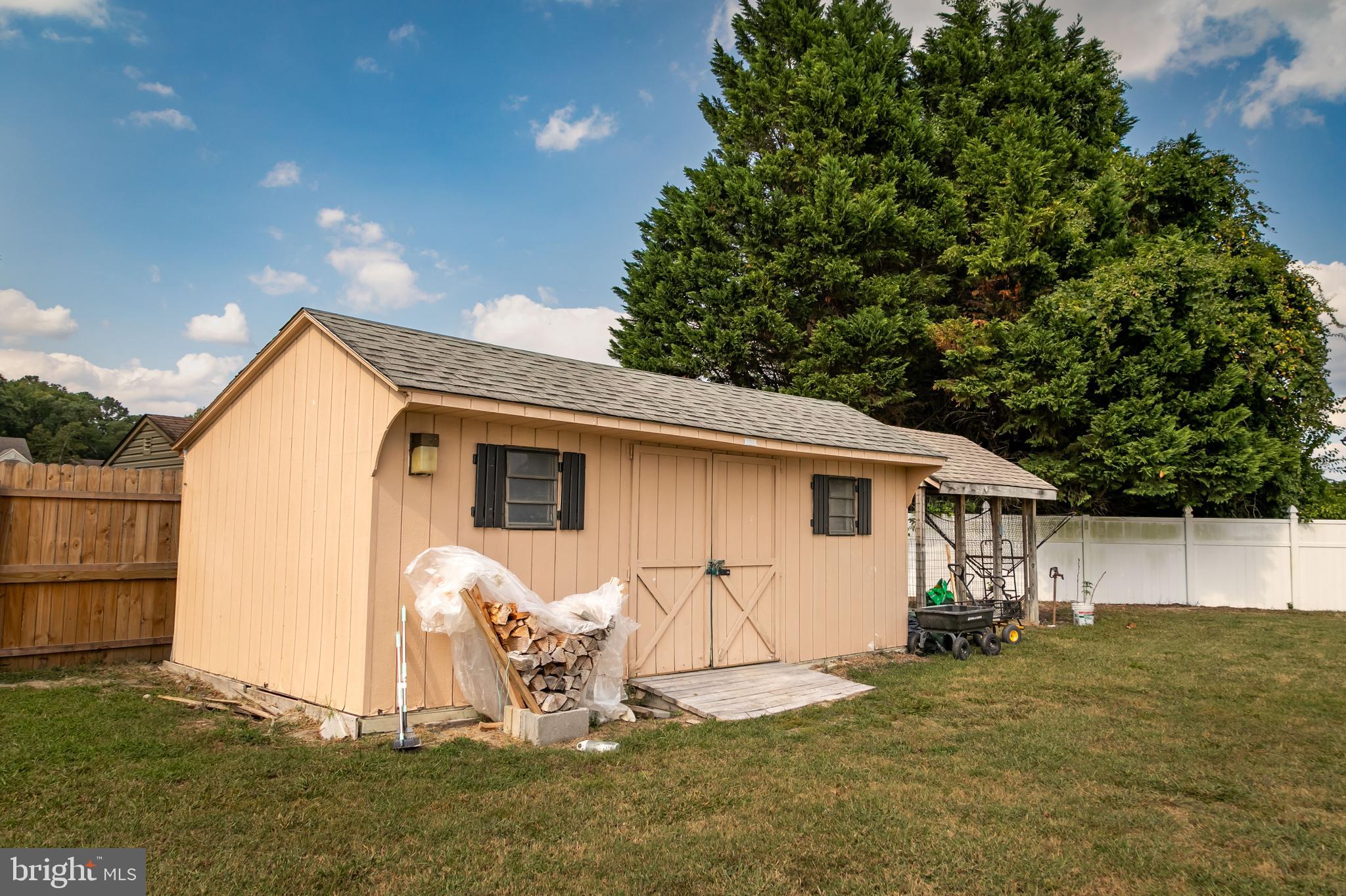 PEMBERTON PONDS - Residential