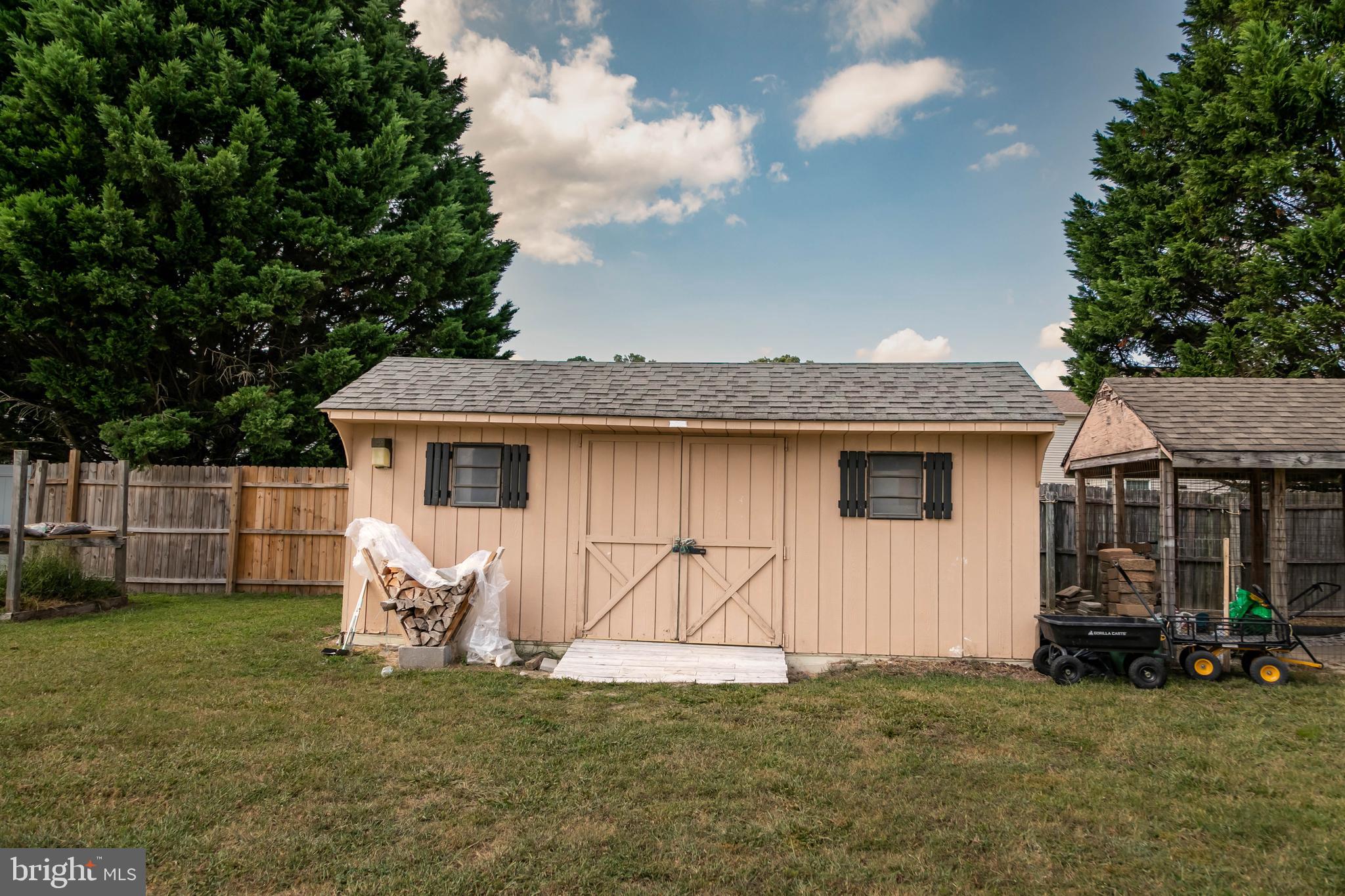 PEMBERTON PONDS - Residential