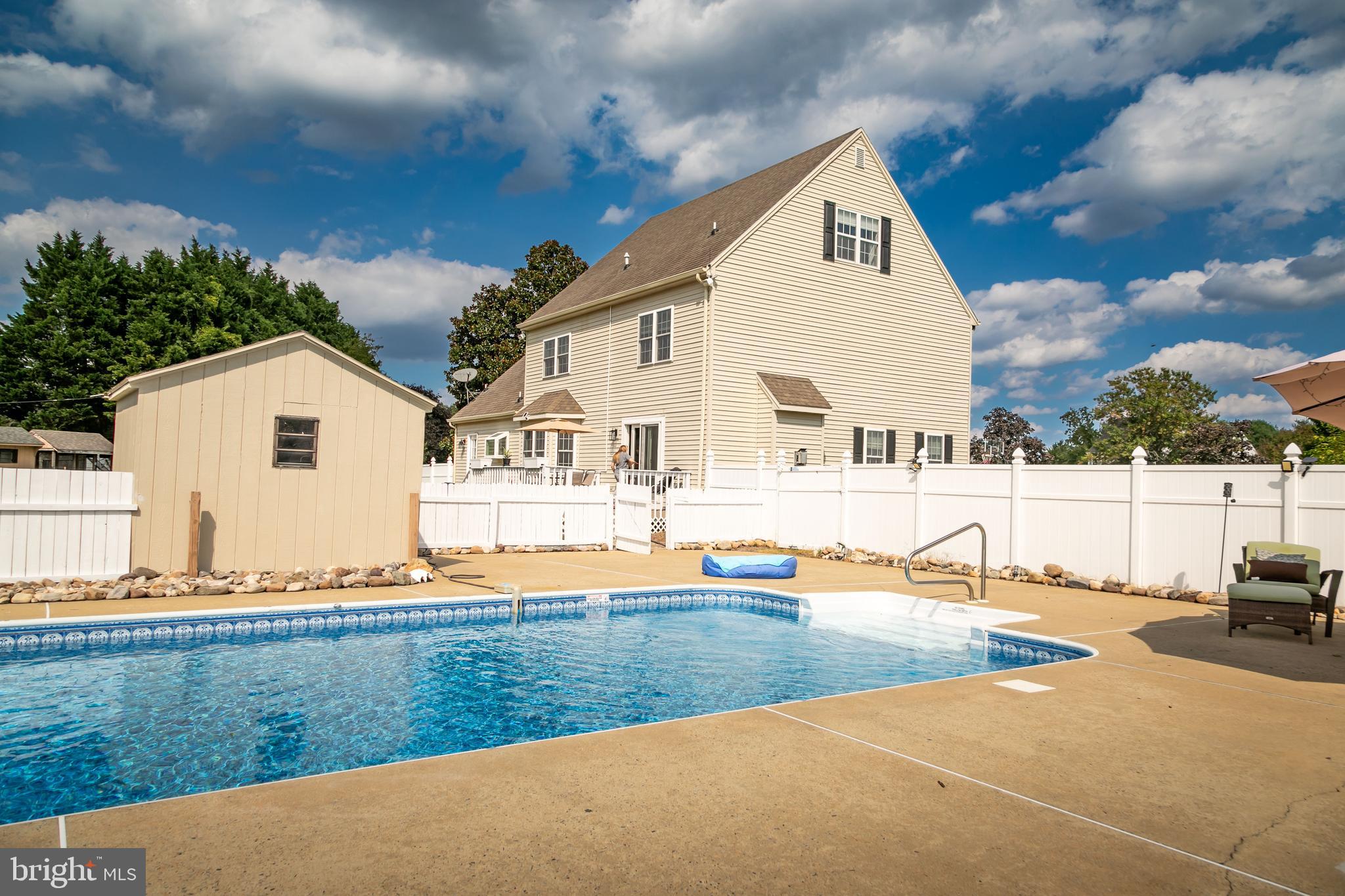 PEMBERTON PONDS - Residential