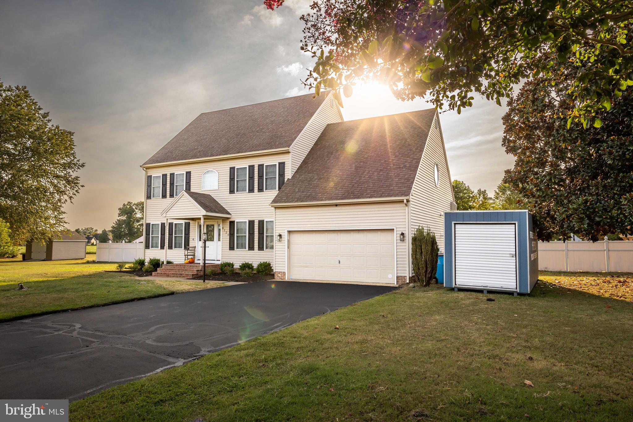 PEMBERTON PONDS - Residential