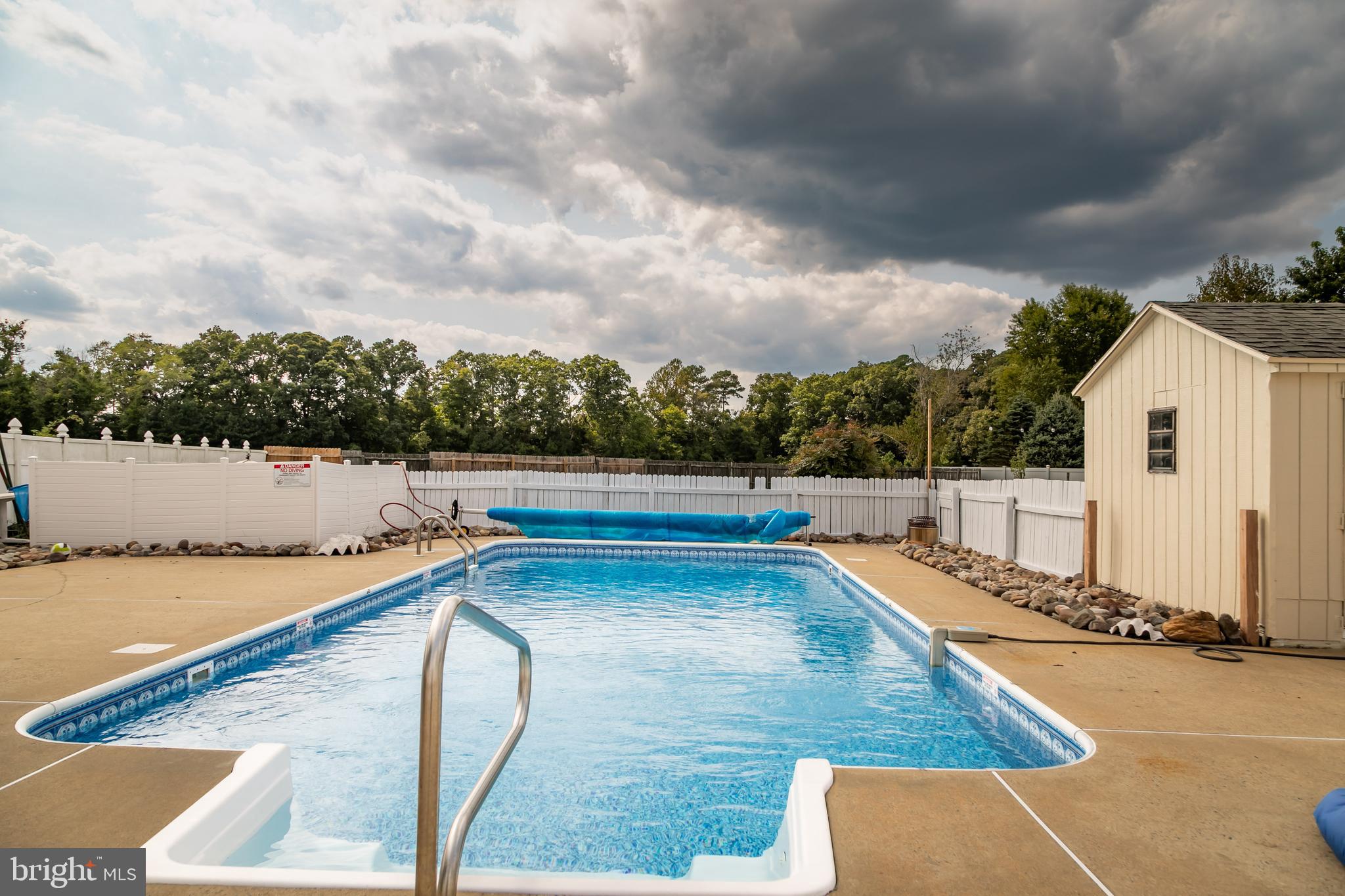 PEMBERTON PONDS - Residential