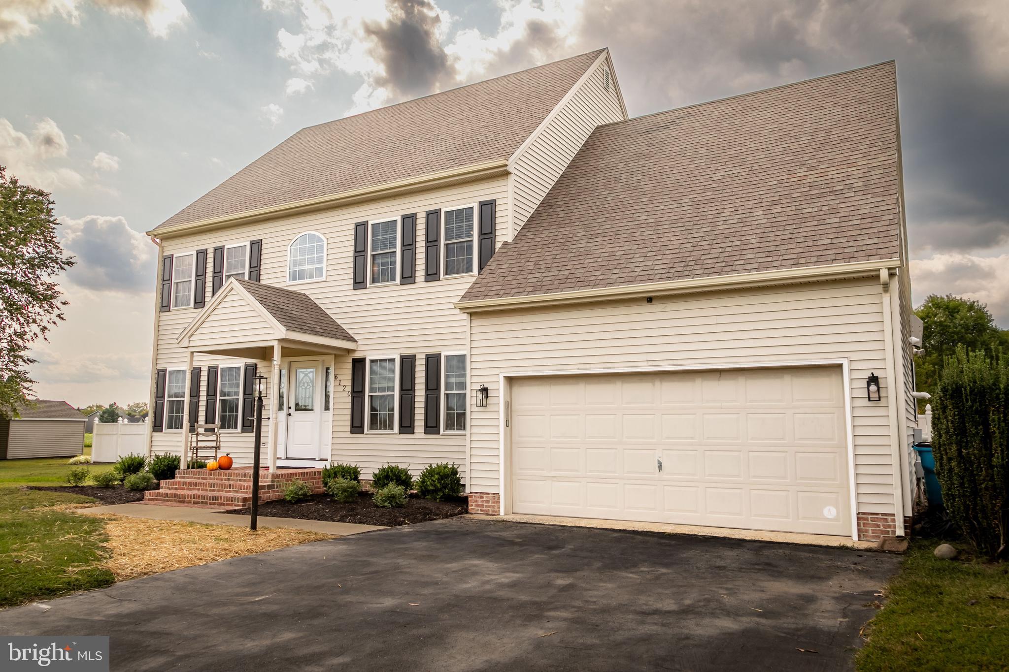 PEMBERTON PONDS - Residential