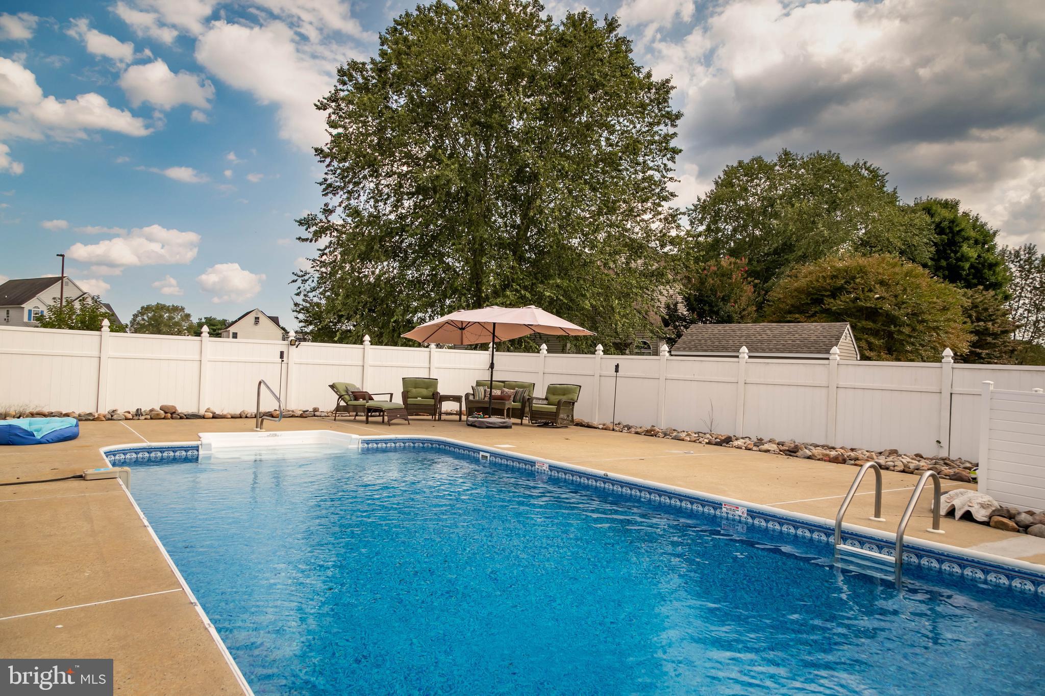 PEMBERTON PONDS - Residential