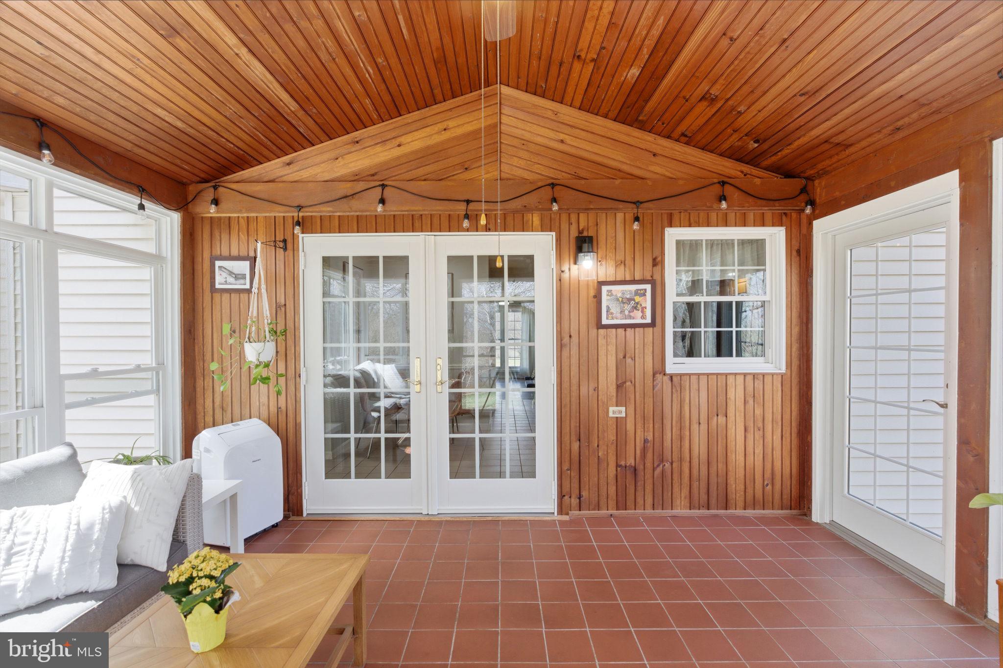 HOLLIS MANOR - Residential