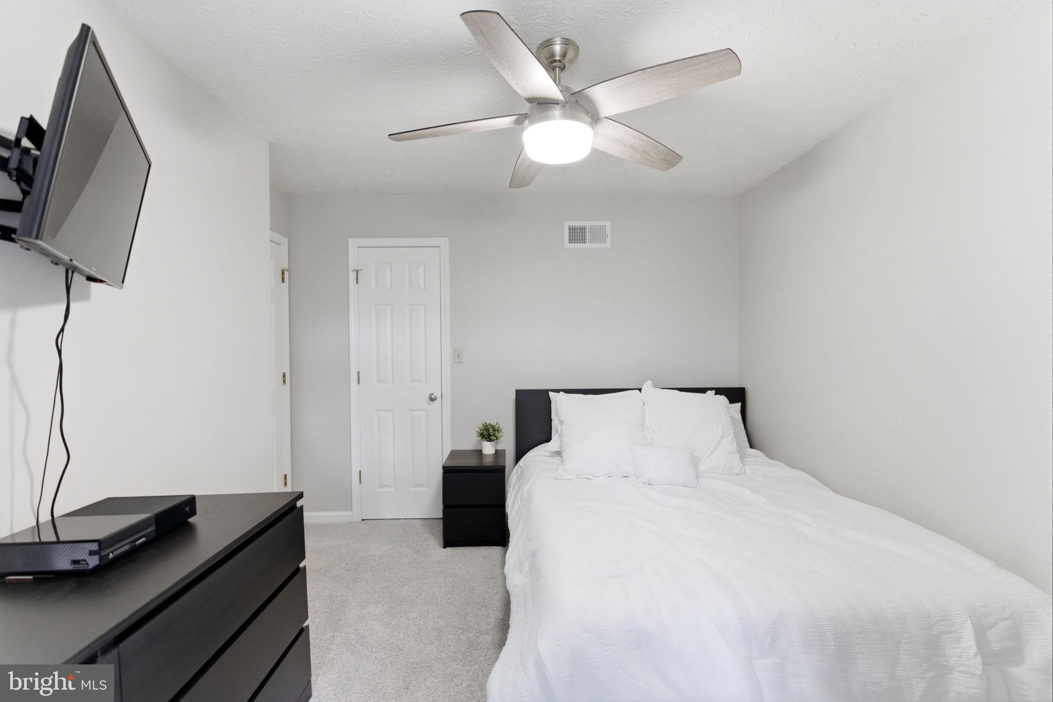 HOLLIS MANOR - Residential