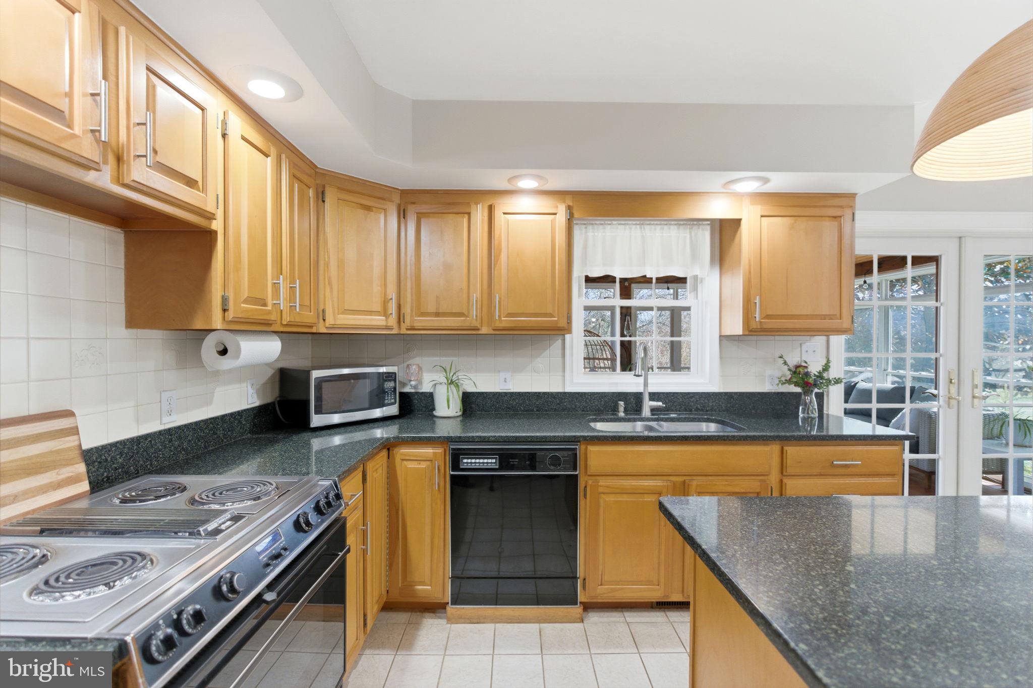 HOLLIS MANOR - Residential