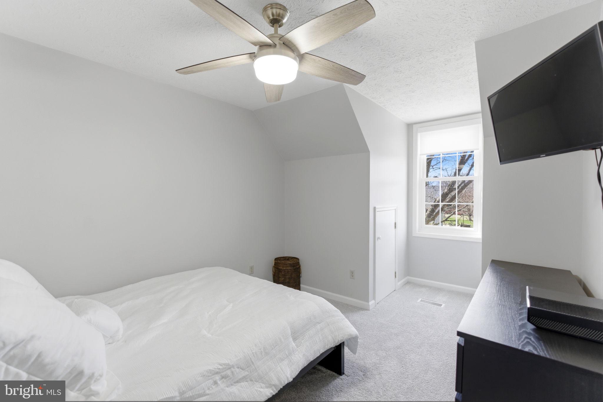 HOLLIS MANOR - Residential