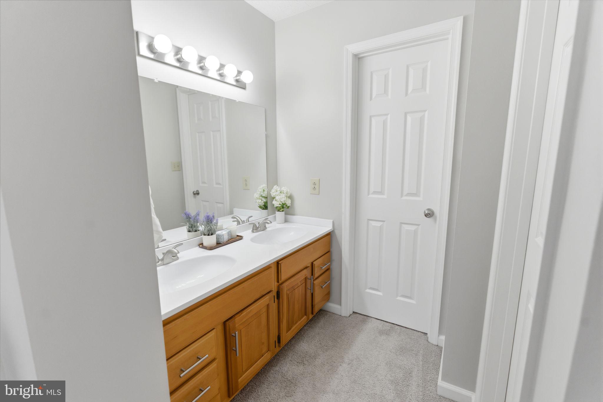 HOLLIS MANOR - Residential