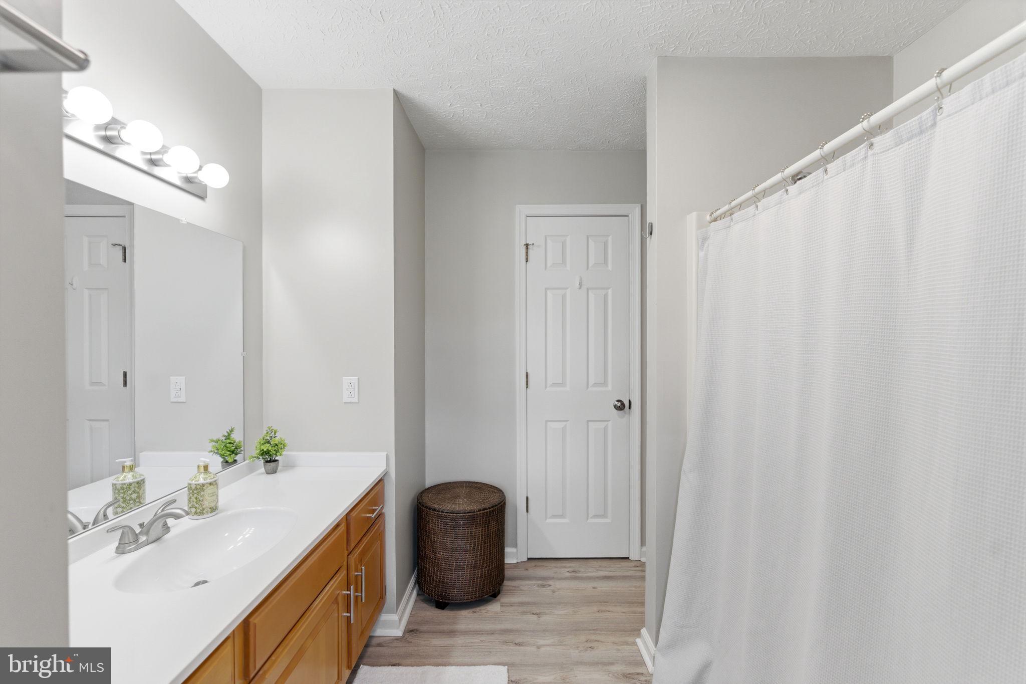 HOLLIS MANOR - Residential