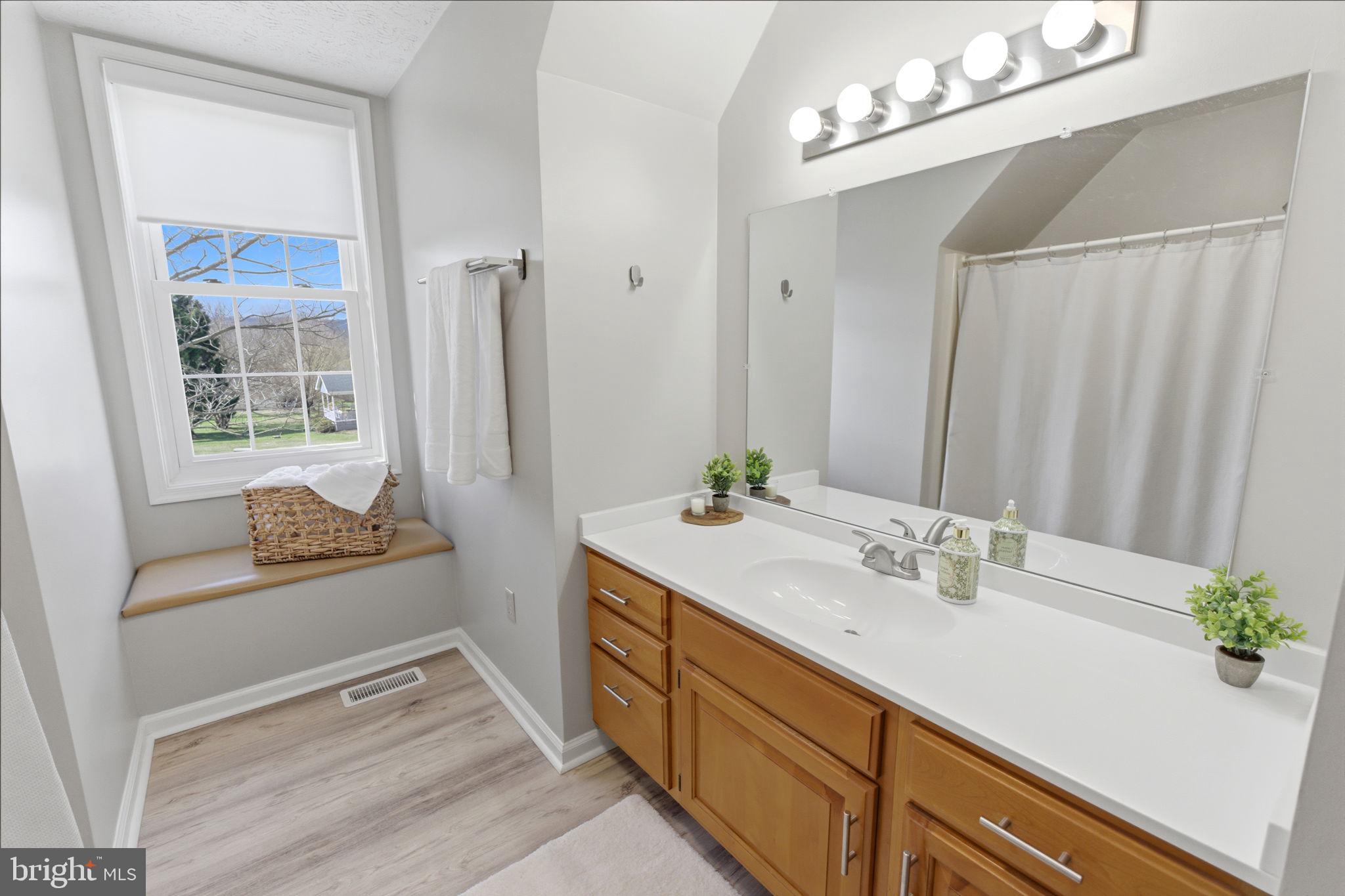 HOLLIS MANOR - Residential