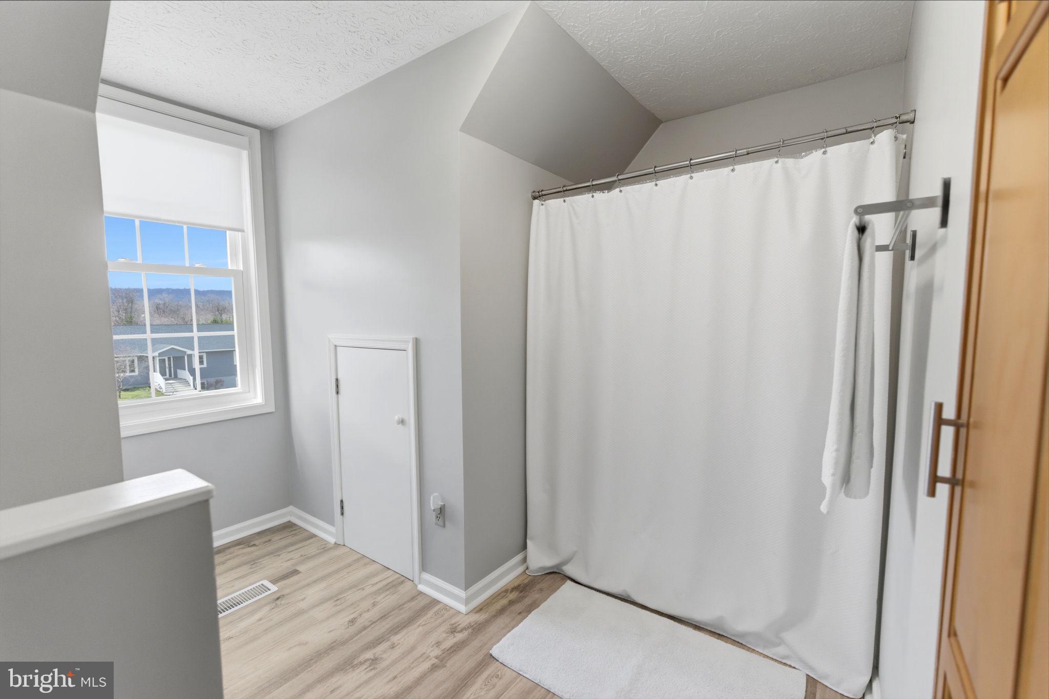 HOLLIS MANOR - Residential