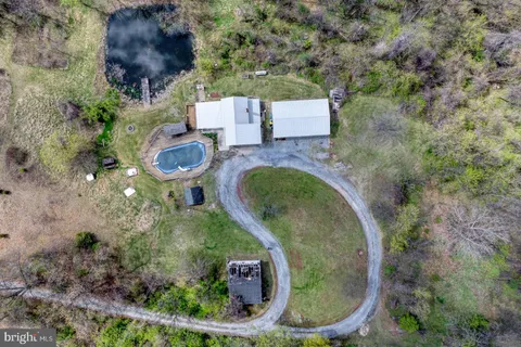 405 Pleasant View Drive, Etters, PA MLS: PAYK2080358