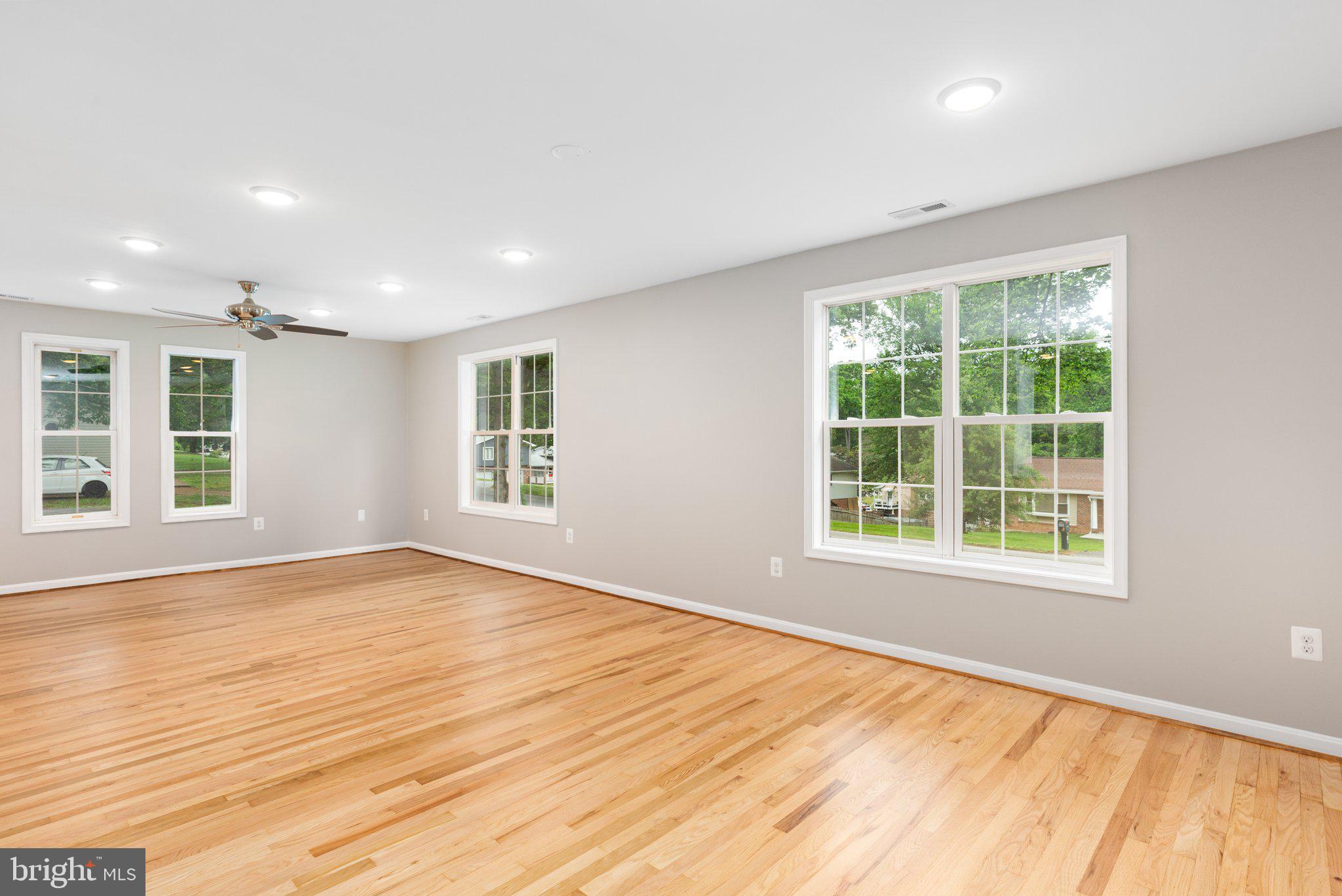 STONEYBROOKE - Residential