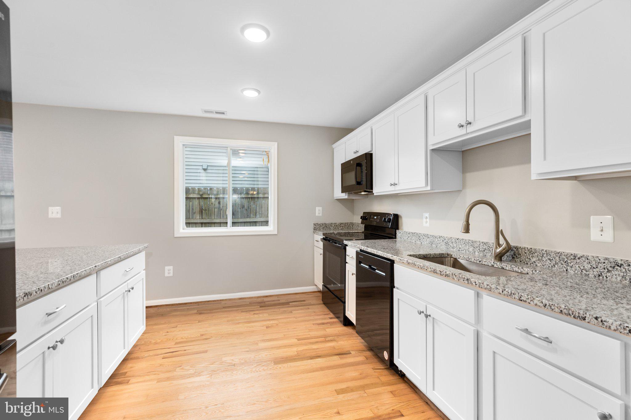 STONEYBROOKE - Residential