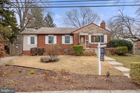 Photo of 10505 Cascade Place, SILVER SPRING, MD 20902 (MLS # MDMC2210618)