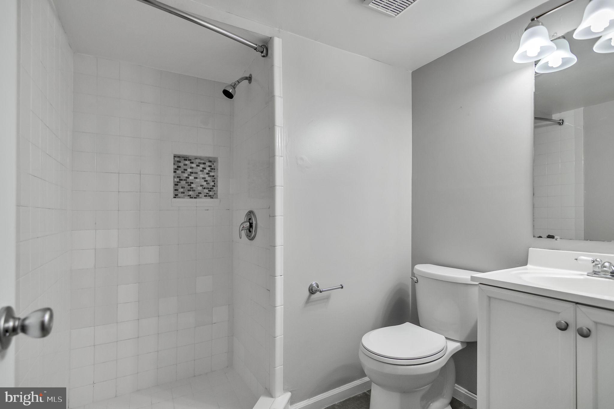 GLENWOOD MANOR - Residential Lease