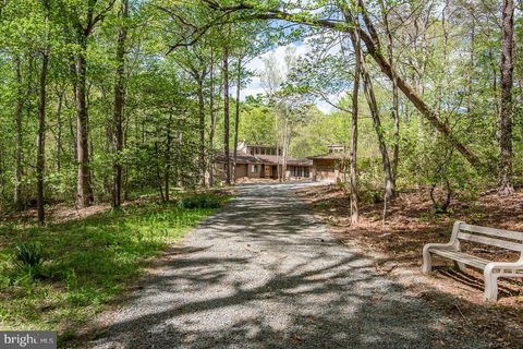 Photo of 7322 Lackawanna Drive, SPRINGFIELD, VA 22150 (MLS # VAFX2303596)