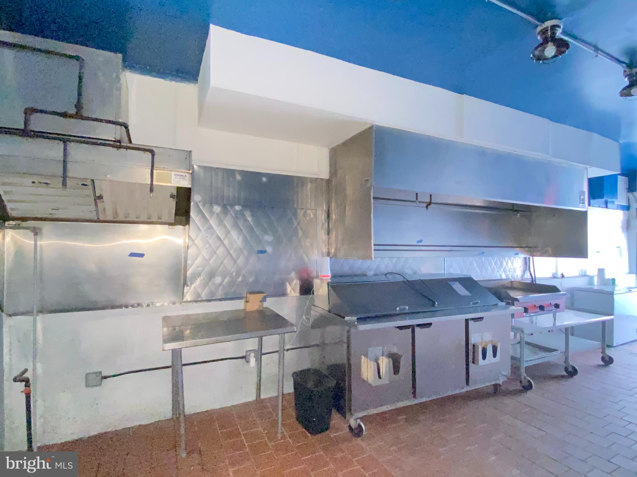 WASHINGTON VILLAGE - Commercial Lease