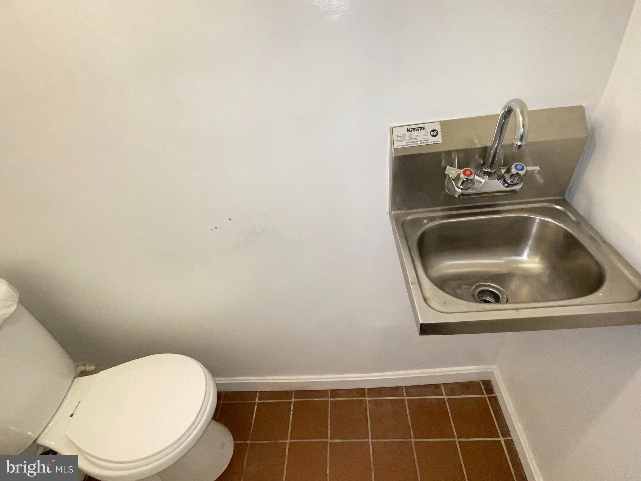 WASHINGTON VILLAGE - Commercial Lease