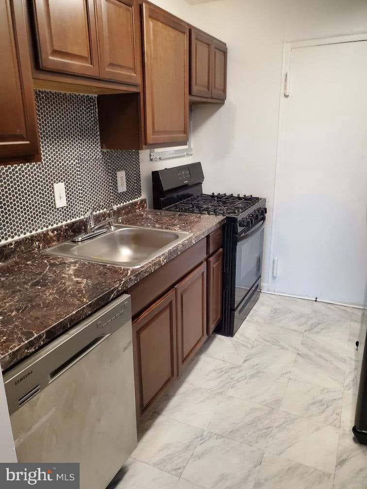 ADELPHI - Residential Lease