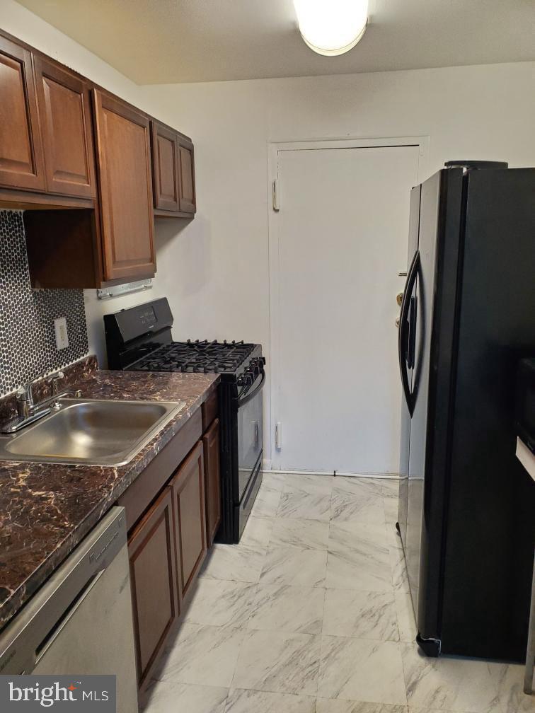 ADELPHI - Residential Lease