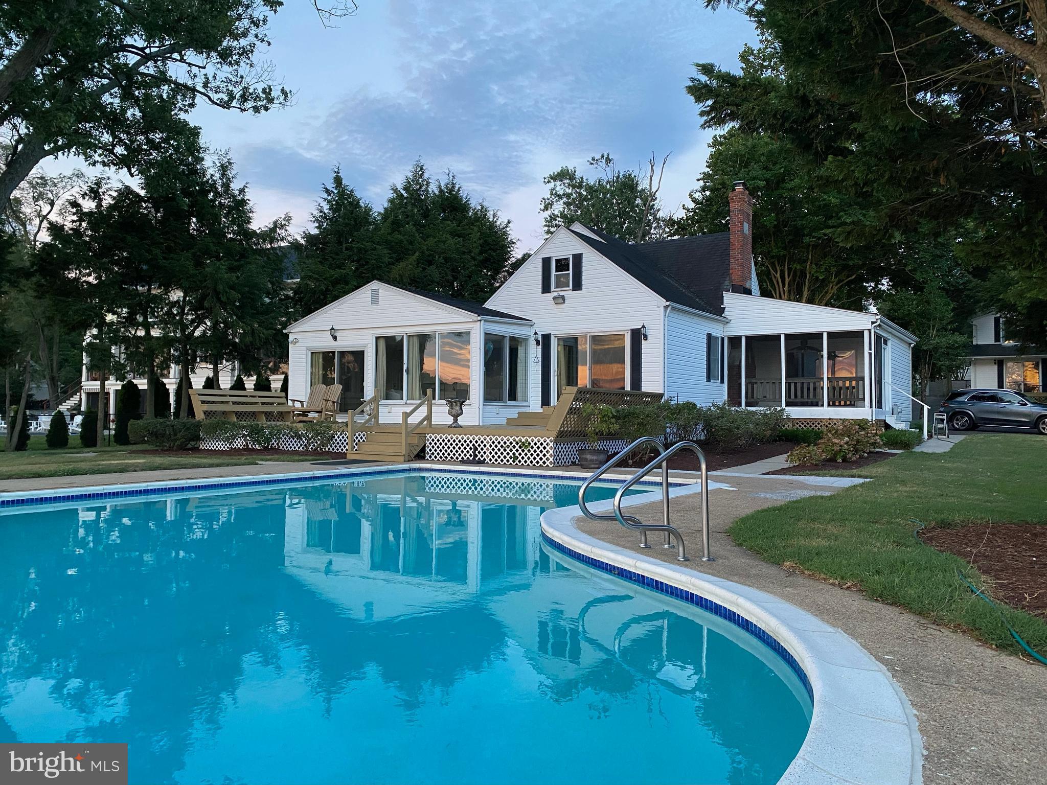 BROADWATER BEACH - Residential Lease