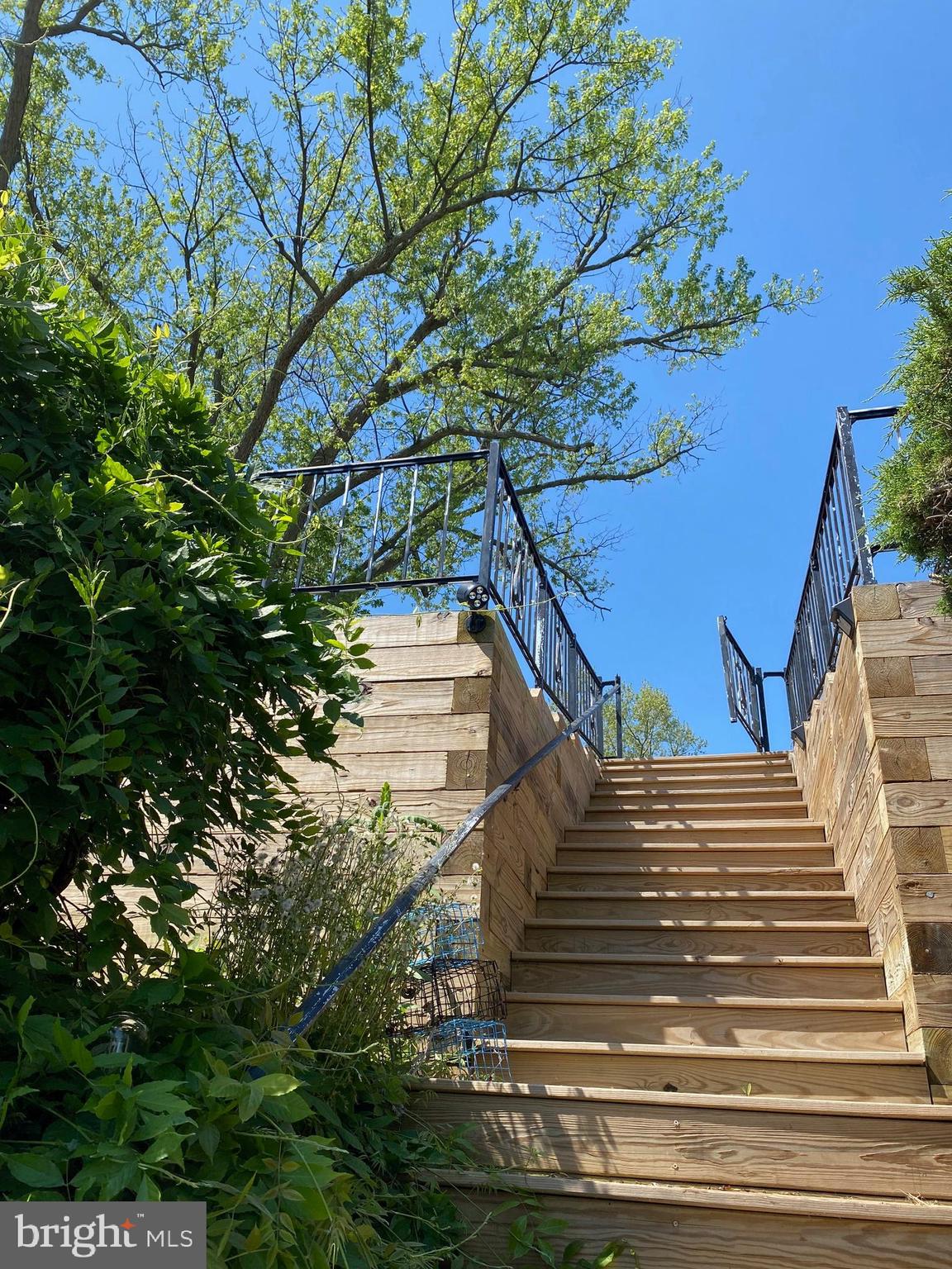 BROADWATER BEACH - Residential Lease