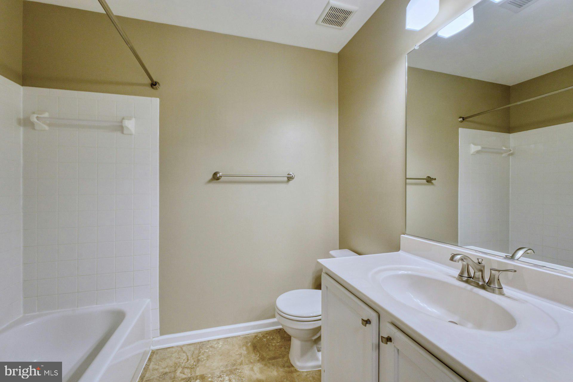 ROUND HILL - Residential