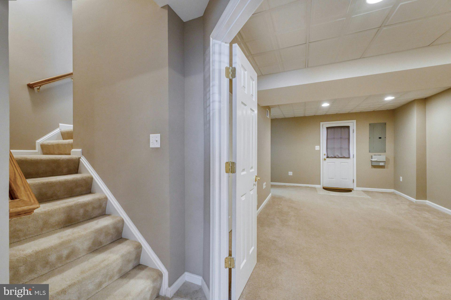 ROUND HILL - Residential