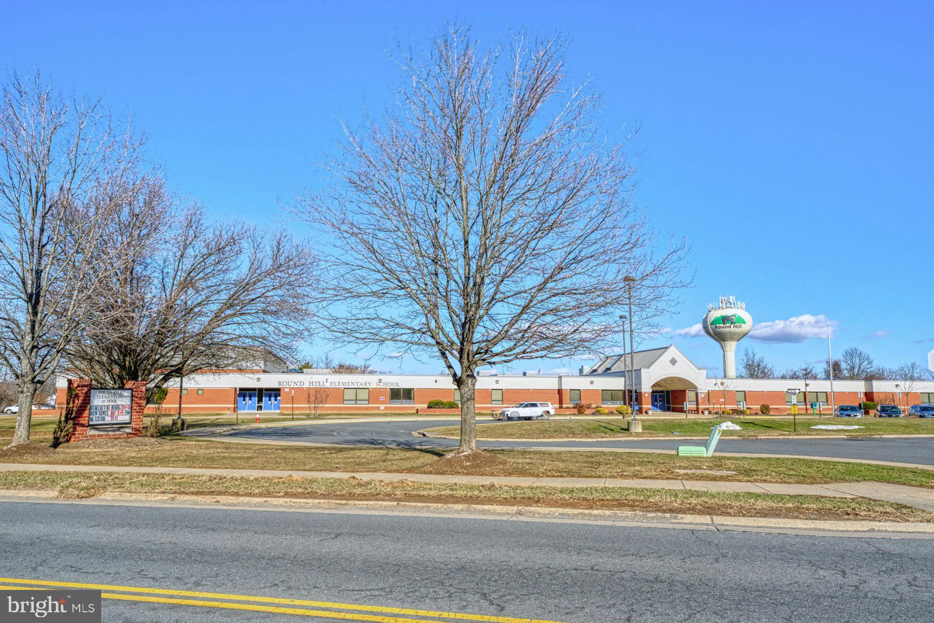 ROUND HILL - Residential