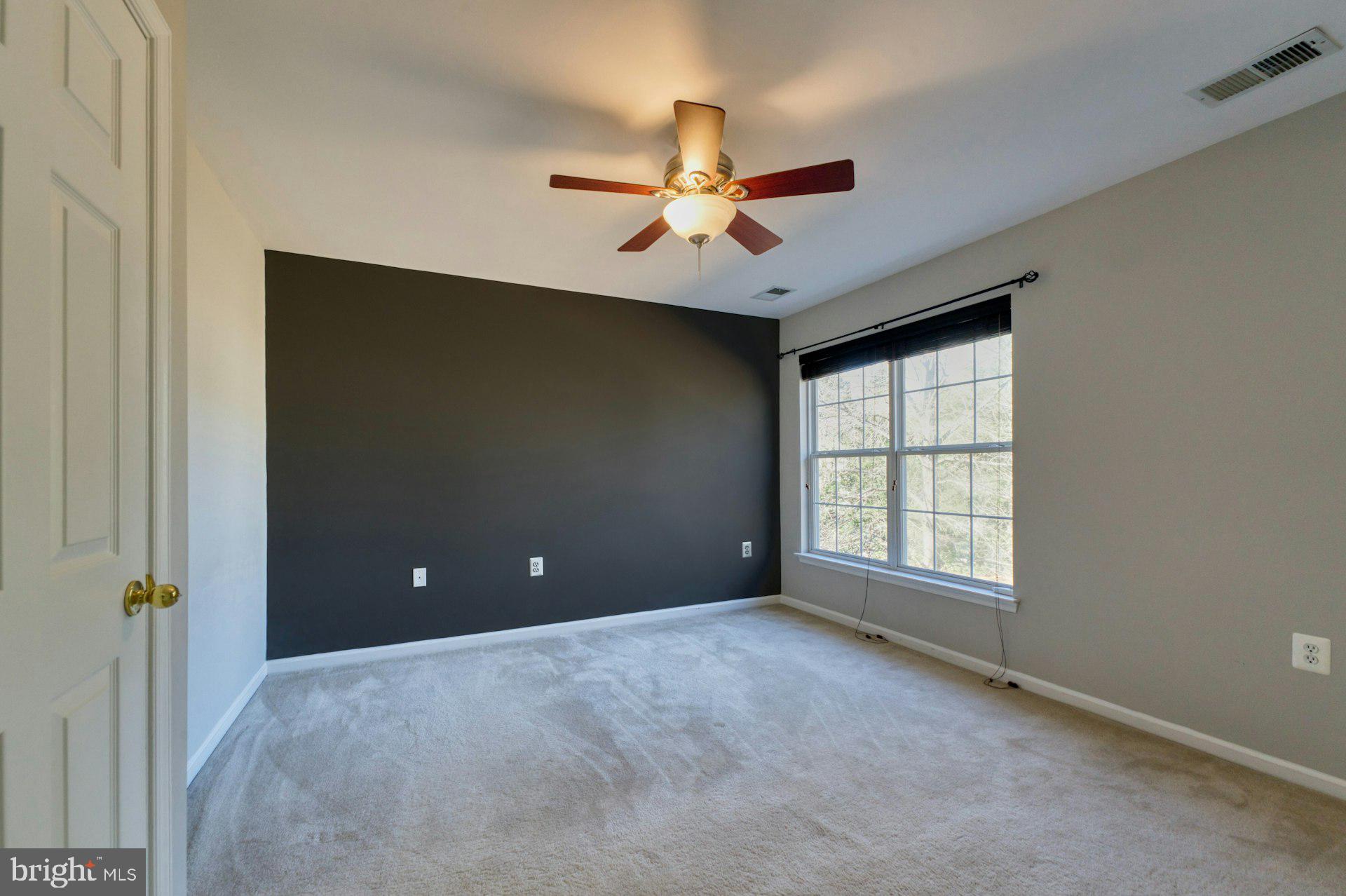 ROUND HILL - Residential