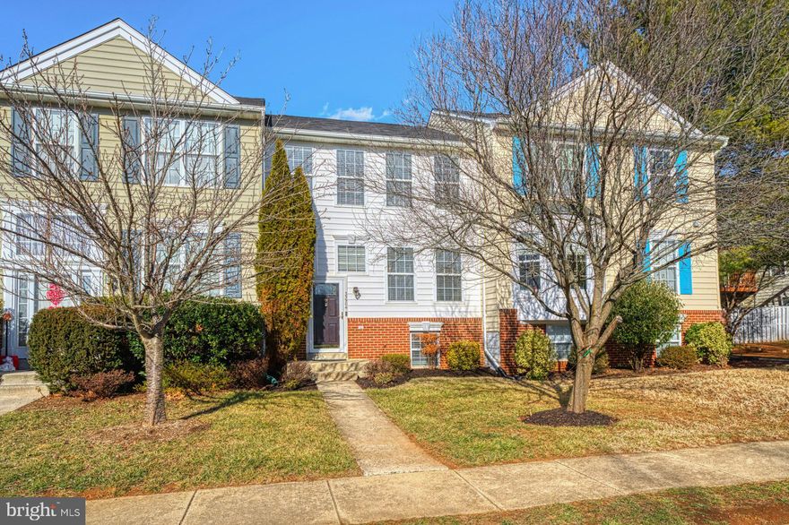Seller offering $2500 towards purchaser's closing costs!! Wonderful 3 level TH located in the Sycamore Village neighborhood of Round Hill, VA. Almost 2000 finished sq ft on 3 levels that backs to treed common area. Sun-filled open floor plan.  4bd, 2full/2half ba-bedroom/den/home office on LL (no closet). 

Huge kitchen and dining area w/ hardwood floors, stainless appliance pkg, pantry and easy access to deck. Mounted flat screen TV in dining area conveys. 

Upper level offers 3bd, 2 full bath and laundry rm. Owner's suite offers walk-in closet + full bath w/ walk-in shower. 

Fully finished lower level with walk-up stairs to rear yard. Lower level offers a rec rm, 4th bedroom/den/home office, 1/2 bath and huge unfinished storage area. HVAC system replaced w/in last 2-3yrs. Roof has been replaced in the recent past. Home wired for a generator and generator (still in box) in storage room conveys. 

Excellent commuter location w/ easy access to Rt 7 and Dulles Greenway. Community amenities include tot lot, trash/recycling pick-up, and membership available to the new Round Hill Indoor Aquatic Center.