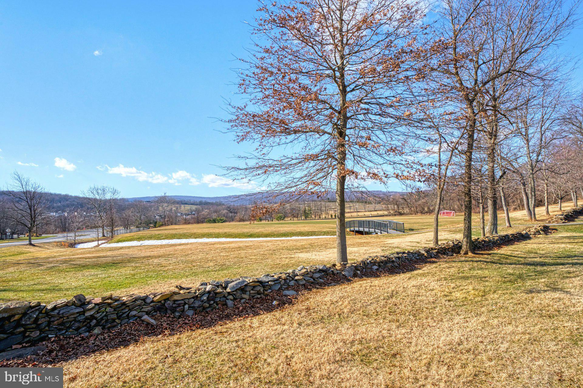 ROUND HILL - Residential