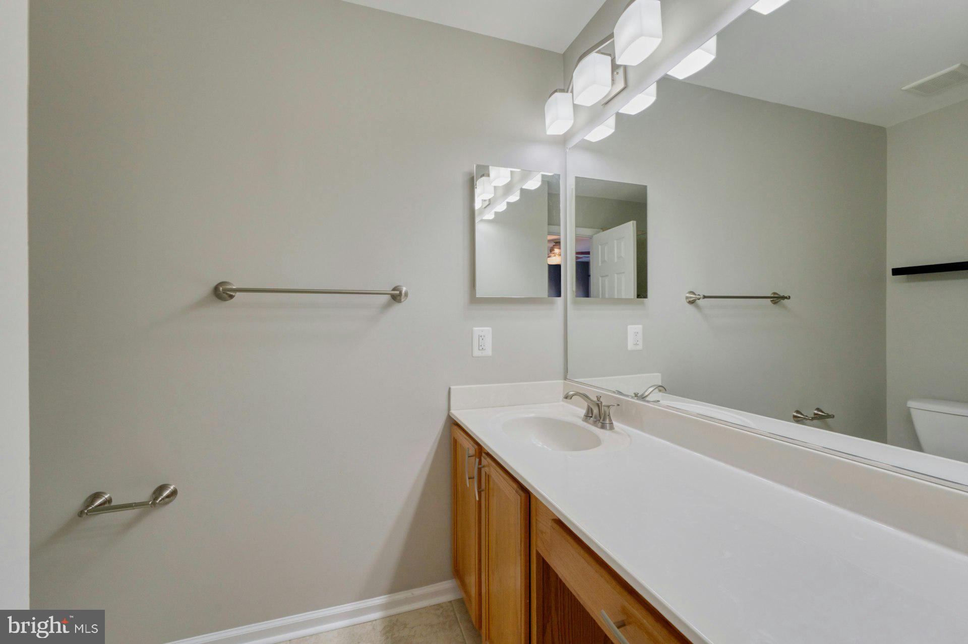 ROUND HILL - Residential