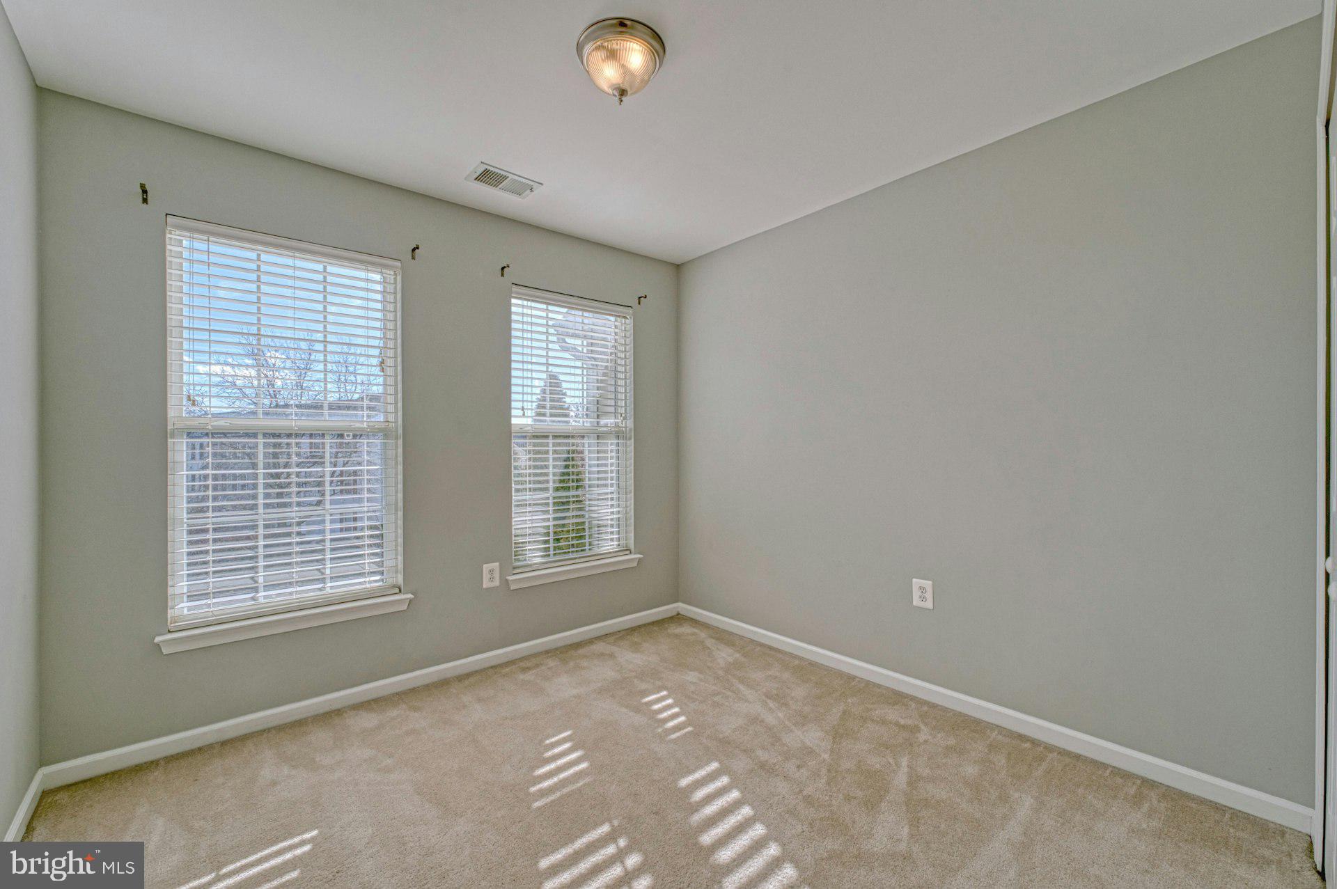 ROUND HILL - Residential