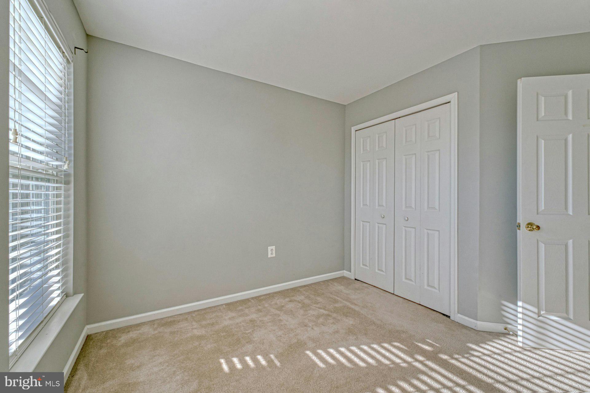 ROUND HILL - Residential