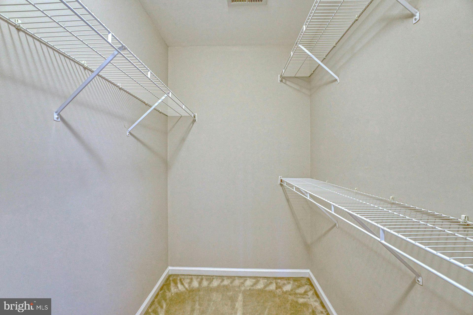 ROUND HILL - Residential