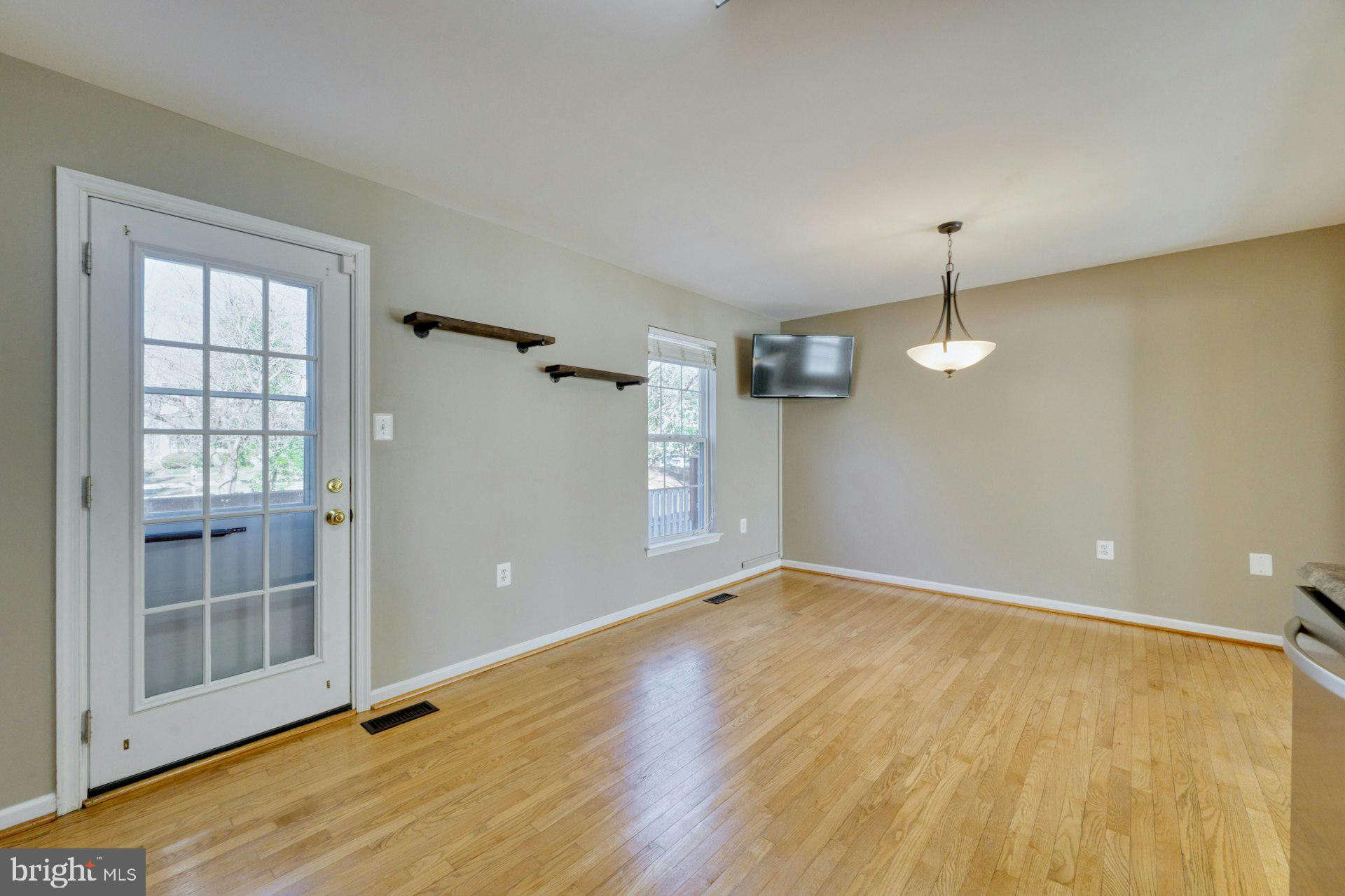 ROUND HILL - Residential