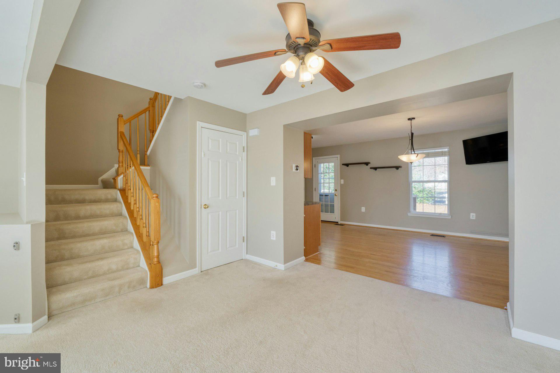 ROUND HILL - Residential